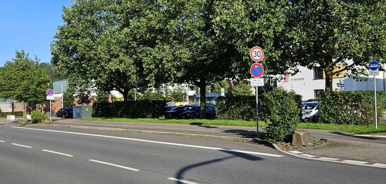 Kiss and Ride Zone